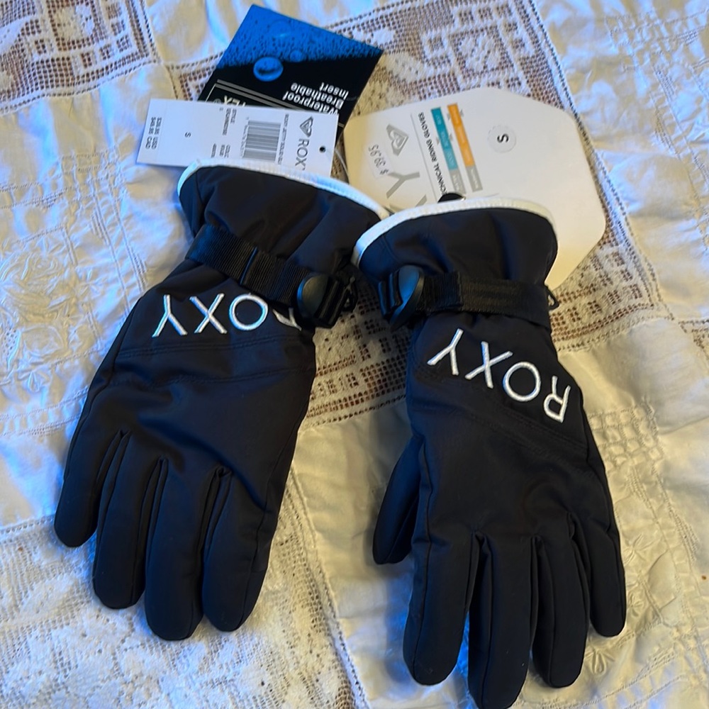 Roxy Black and White Gloves